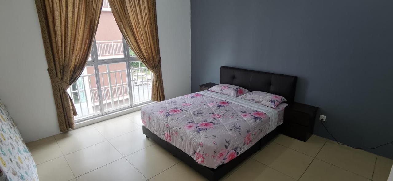 My 4rooms @ Golden Hills Pasar Malam *